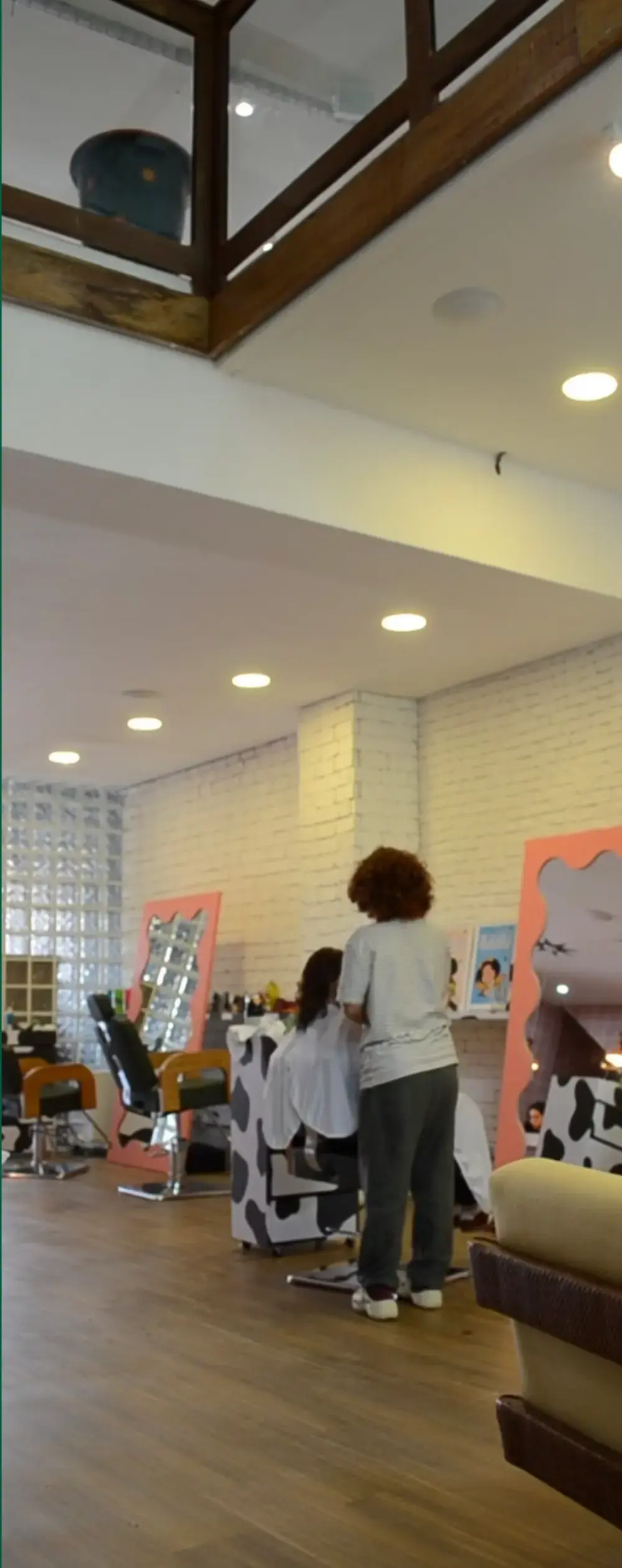 Área de cabelo do salão Que Beleza